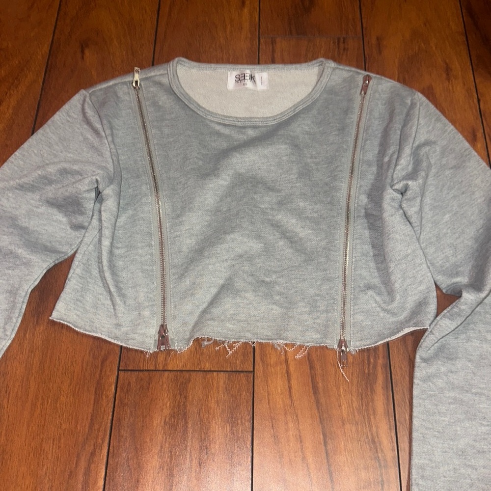 Seek The Label Cropped Shirt